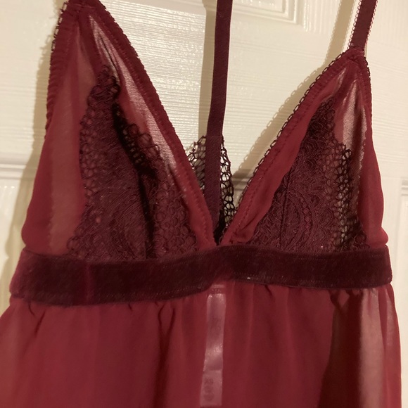 Lingerie - Picture 2 of 9